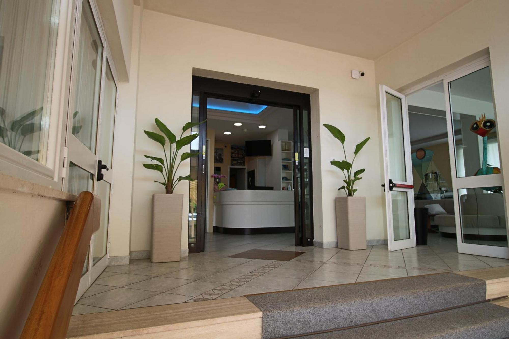 Manuela Hotel
