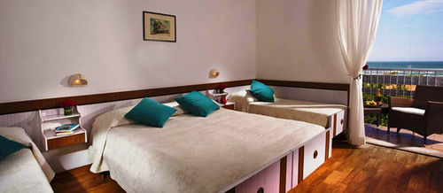 Manuela Hotel